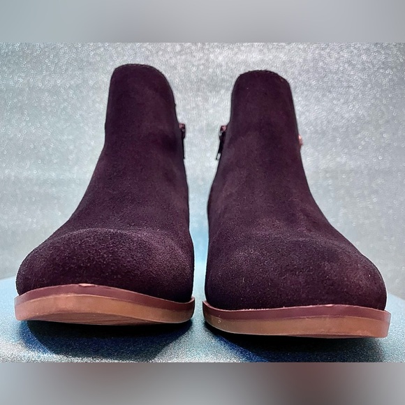 8.5 White Mountain navy blue suede ankleboot. Not too narrow. 5-Star Seller! - Picture 3 of 12